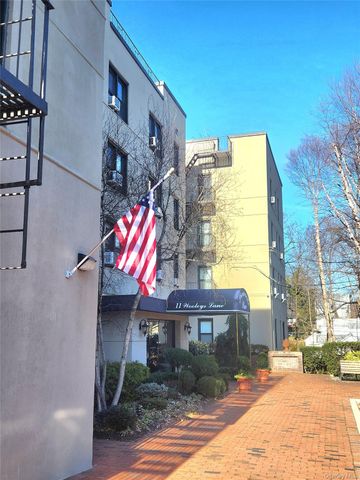 11 Wooleys Lane 2E, Great Neck, NY 11023