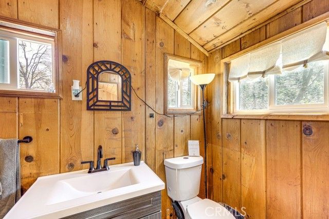 875 Virginia Court, Lake Arrowhead, CA 92352