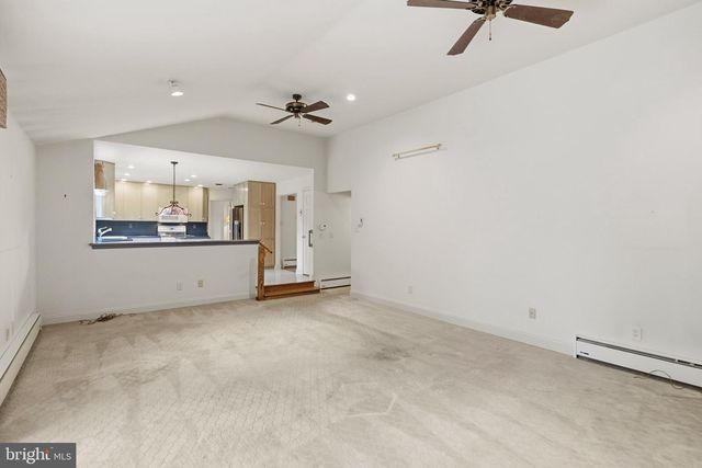 214 BROOKSIDE CIR, Harleysville, PA 19438