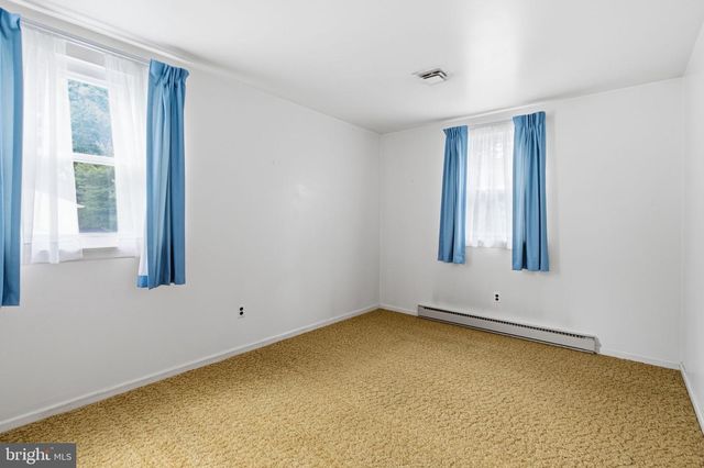 214 BROOKSIDE CIR, Harleysville, PA 19438