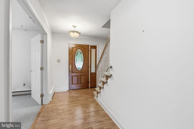 214 BROOKSIDE CIR, Harleysville, PA 19438