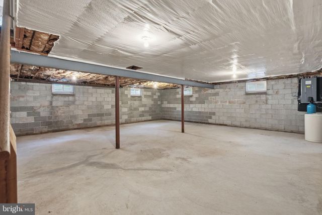 214 BROOKSIDE CIR, Harleysville, PA 19438