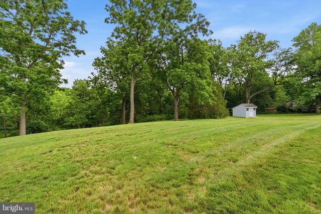 214 BROOKSIDE CIR, Harleysville, PA 19438