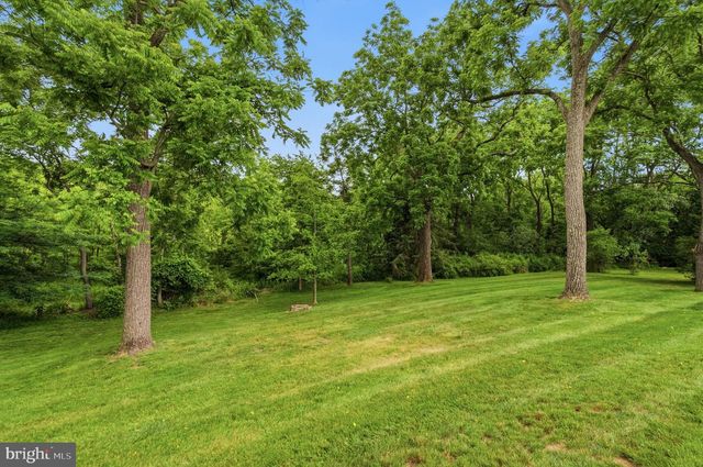 214 BROOKSIDE CIR, Harleysville, PA 19438