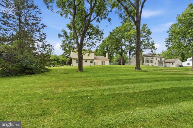 214 BROOKSIDE CIR, Harleysville, PA 19438