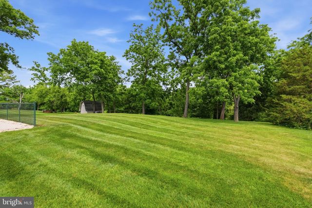 214 BROOKSIDE CIR, Harleysville, PA 19438