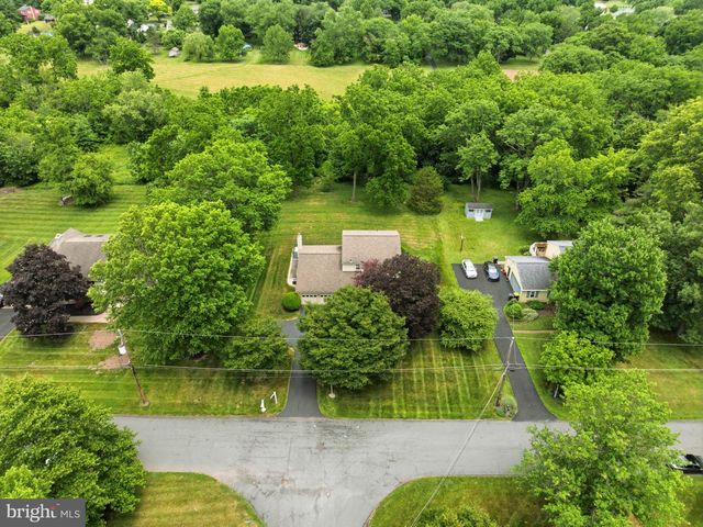 214 BROOKSIDE CIR, Harleysville, PA 19438