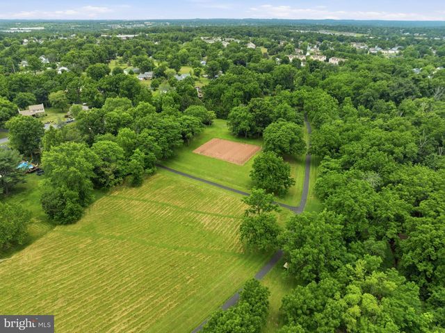 214 BROOKSIDE CIR, Harleysville, PA 19438