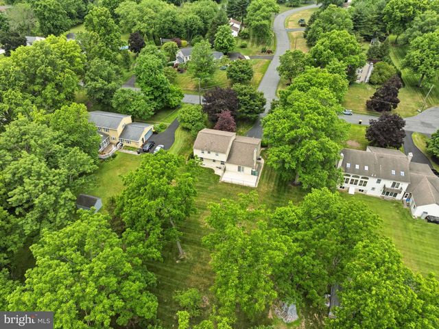 214 BROOKSIDE CIR, Harleysville, PA 19438