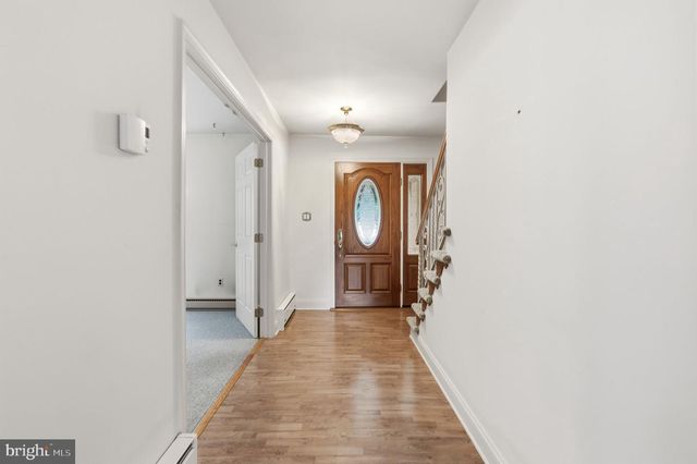 214 BROOKSIDE CIR, Harleysville, PA 19438