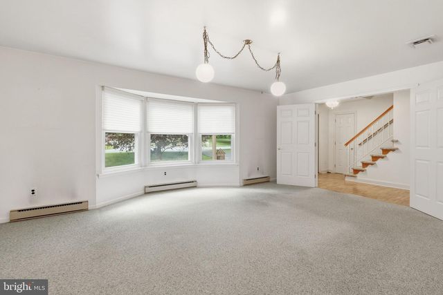 214 BROOKSIDE CIR, Harleysville, PA 19438