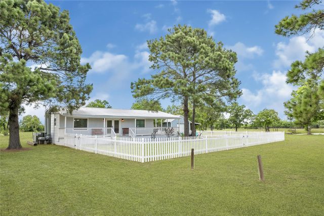 868 Lisa Mae Road, Bellville, TX 77418