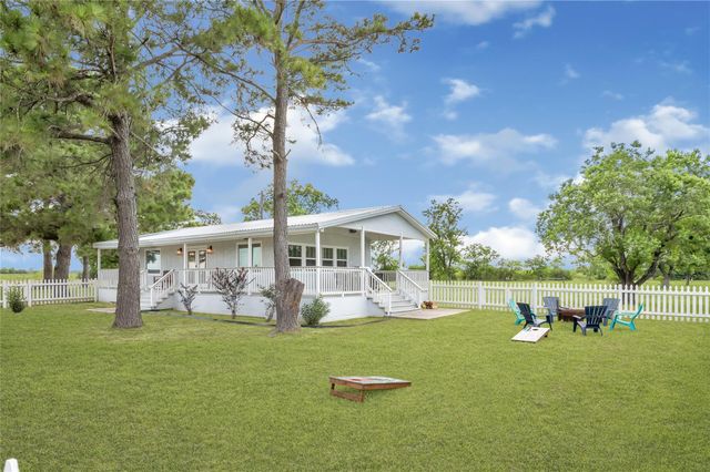 868 Lisa Mae Road, Bellville, TX 77418