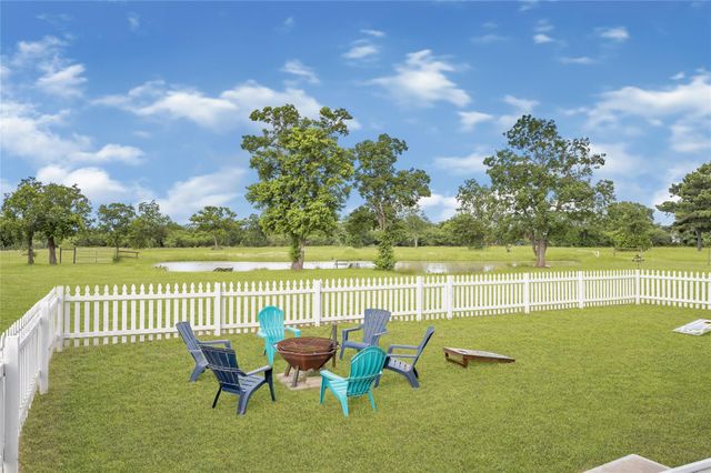 868 Lisa Mae Road, Bellville, TX 77418