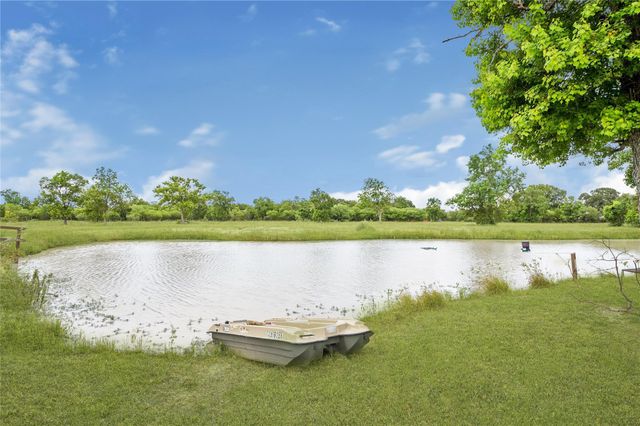 868 Lisa Mae Road, Bellville, TX 77418