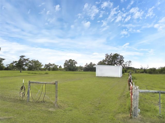 868 Lisa Mae Road, Bellville, TX 77418