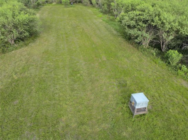 868 Lisa Mae Road, Bellville, TX 77418