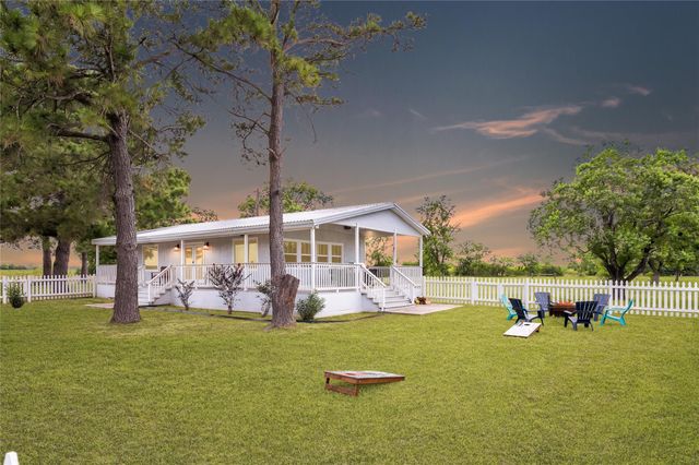 868 Lisa Mae Road, Bellville, TX 77418