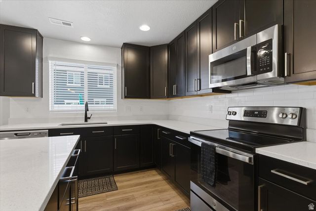 2054 W LYDIA LN, Syracuse, UT 84075