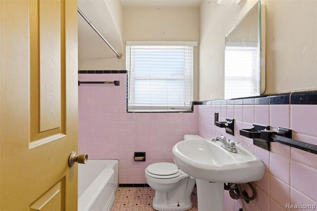 11406 Strathmoor Street, Detroit, MI 48227