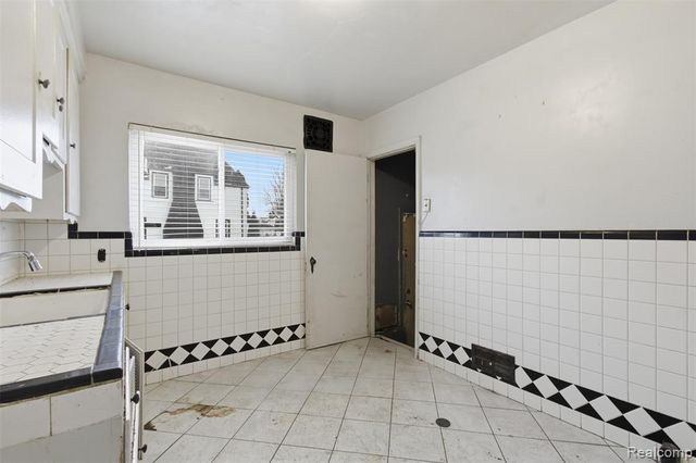 11406 Strathmoor Street, Detroit, MI 48227