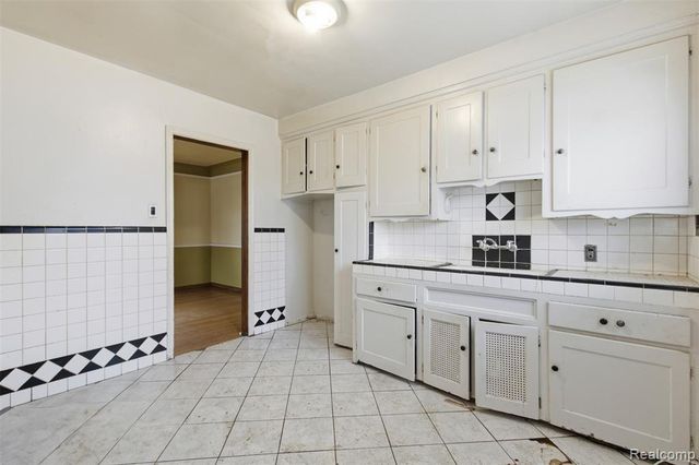 11406 Strathmoor Street, Detroit, MI 48227