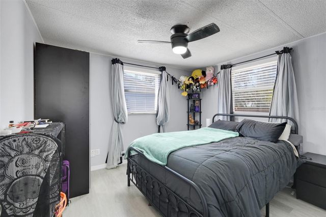 1009 E HAZZARD AVENUE, Eustis, FL 32726