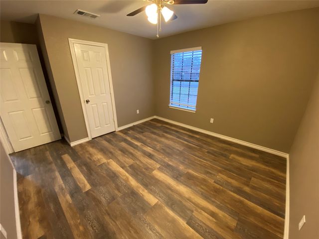1502 Daffan Avenue, Ennis, TX 75119