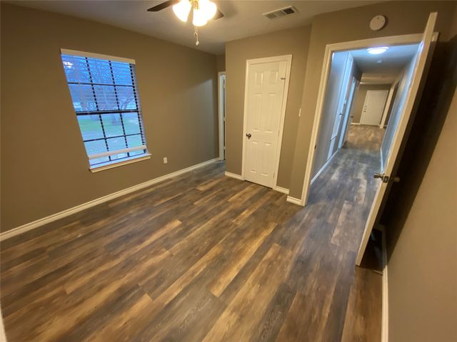 1502 Daffan Avenue, Ennis, TX 75119