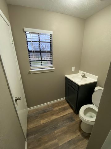 1502 Daffan Avenue, Ennis, TX 75119