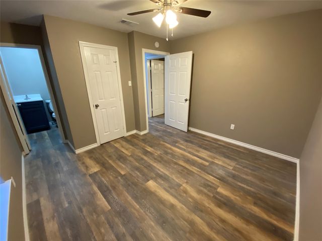 1502 Daffan Avenue, Ennis, TX 75119