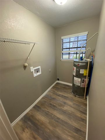 1502 Daffan Avenue, Ennis, TX 75119