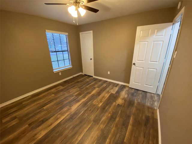1502 Daffan Avenue, Ennis, TX 75119