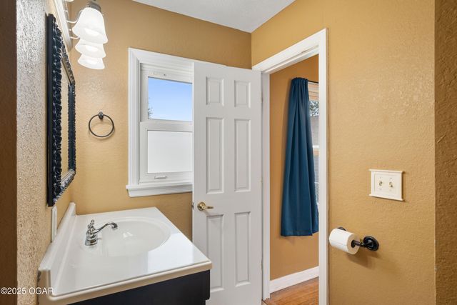 2914 Connecticut Avenue, Joplin, MO 64804