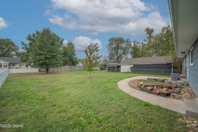 2914 Connecticut Avenue, Joplin, MO 64804