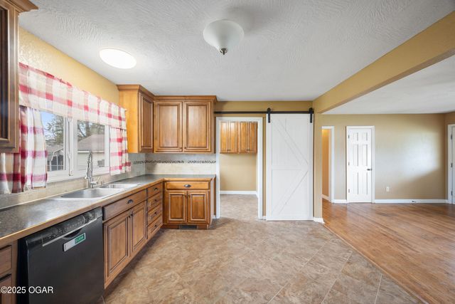 2914 Connecticut Avenue, Joplin, MO 64804