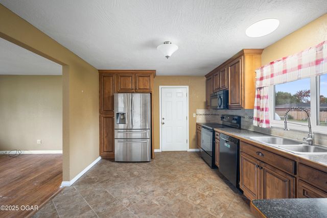 2914 Connecticut Avenue, Joplin, MO 64804