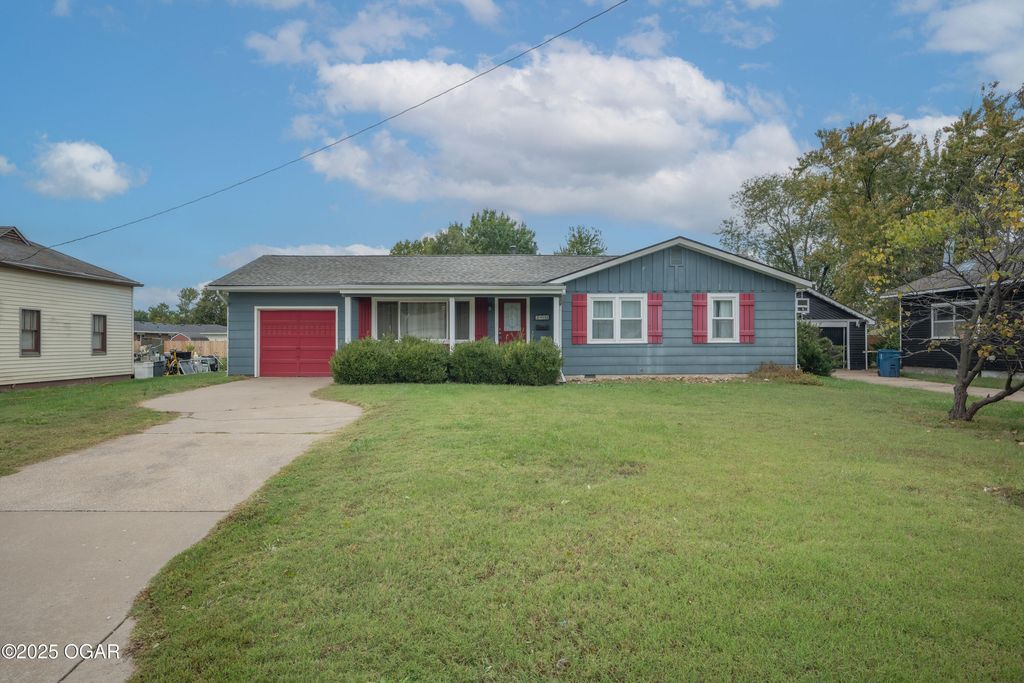 2914 Connecticut Avenue, Joplin, MO 64804