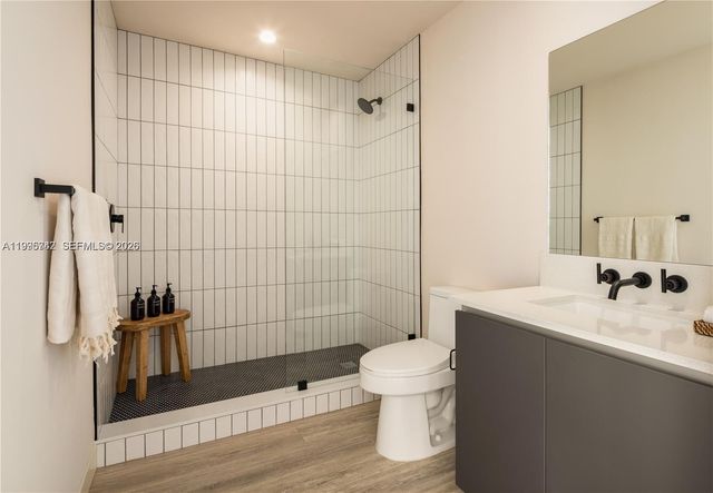 275 SW 6th St 806, Miami, FL 33130