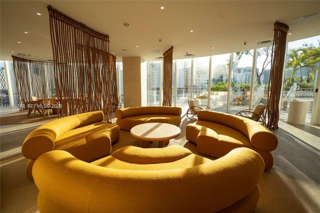 275 SW 6th St 806, Miami, FL 33130