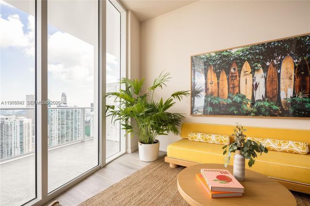 275 SW 6th St 806, Miami, FL 33130