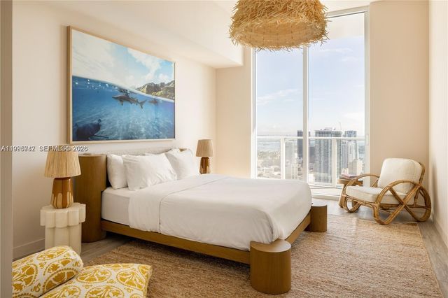 275 SW 6th St 806, Miami, FL 33130