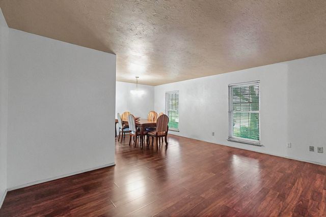 1907 Rambling Ridge Lane, Carrollton, TX 75007