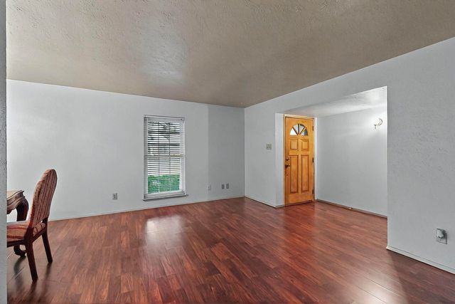 1907 Rambling Ridge Lane, Carrollton, TX 75007