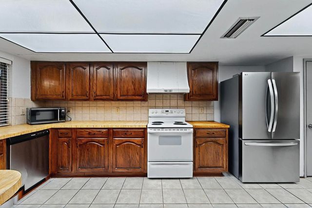 1907 Rambling Ridge Lane, Carrollton, TX 75007