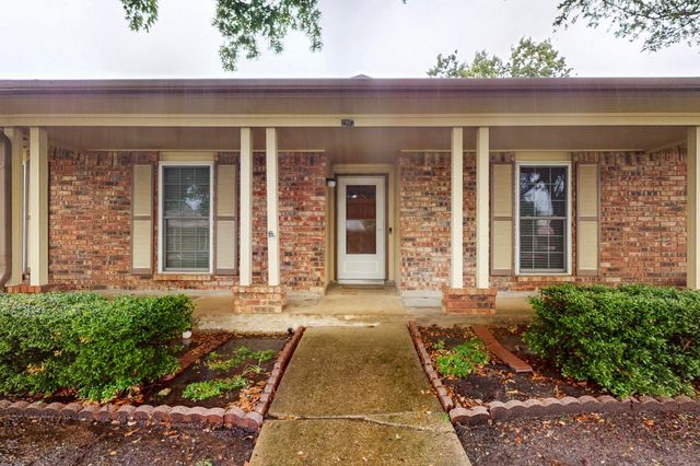 1907 Rambling Ridge Lane, Carrollton, TX 75007
