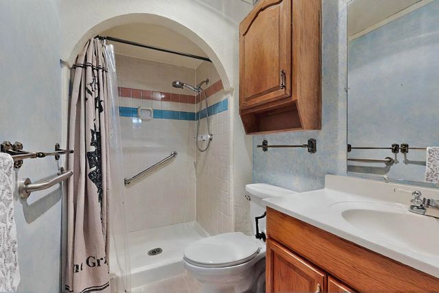1907 Rambling Ridge Lane, Carrollton, TX 75007