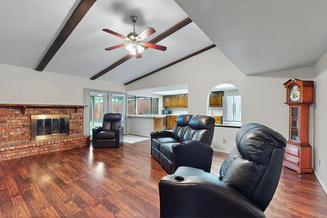 1907 Rambling Ridge Lane, Carrollton, TX 75007