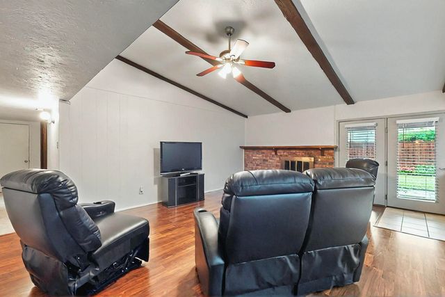 1907 Rambling Ridge Lane, Carrollton, TX 75007