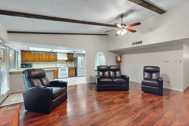 1907 Rambling Ridge Lane, Carrollton, TX 75007